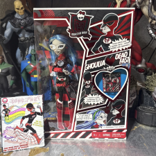 MONSTER HIGH DEAD FAST GHOULIA YELPS DOLL SDCC 2011 WITH DIARY & BAG