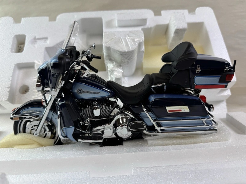 HARLEY DAVIDSON ULTRA CLASSIC ELECTRA GLIDE PEACE OFFICER B11E302 FRANKLIN MINT