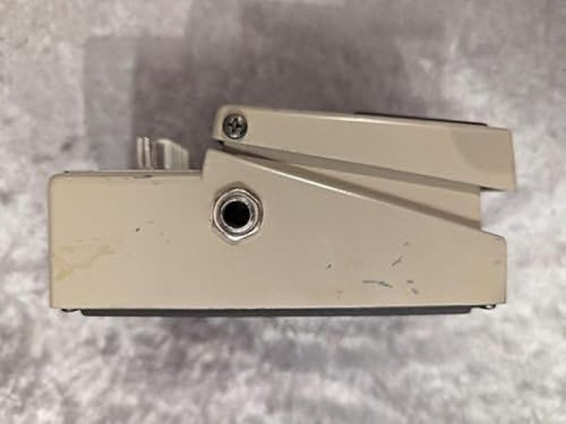BOSS GEB-7 SEVEN-BAND GRAPHIC BASS EQUALIZER PEDAL FOR GUITAR AND BASS EFFECTS