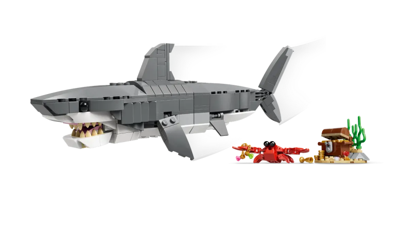 LEGO FIERCE SHARK WITH A TREASURE CHEST