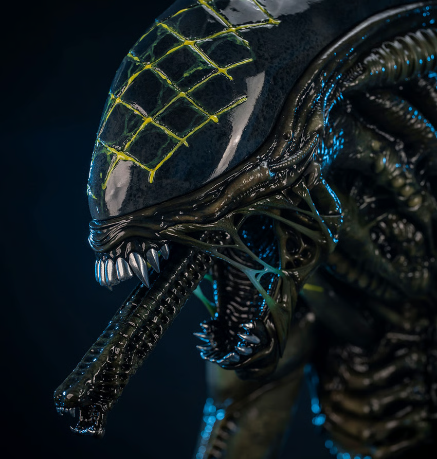 SIDESHOW GRID ALIEN STATUES BY PCS