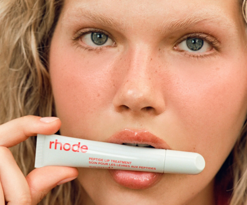 RHODE PEPTIDE LIP TREATMENT THE NOURISHING LIP LAYER  STRAWBERRY GLAZE