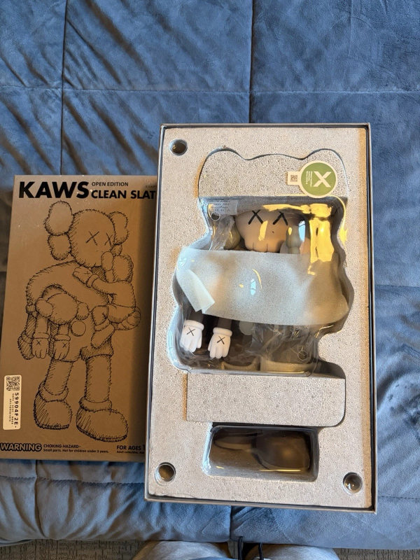 KAWS CLEAN SLATE VINYL COMPANION FIGURE BROWN (2018) - 100% AUTHENTICW.
