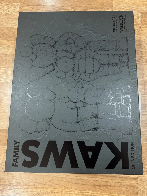 KAWS FAMILY "BLACK" VINYL FIGURES MEDICOM TOY