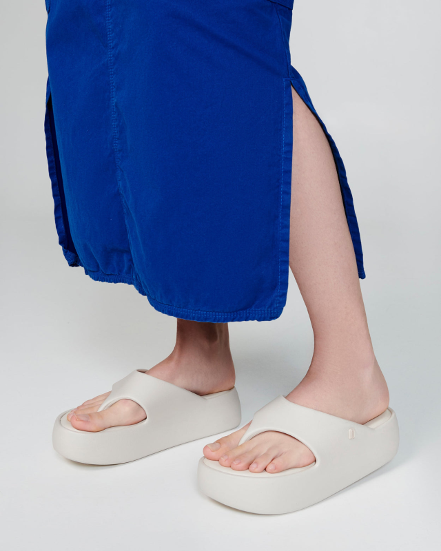 MELISSA FREE PLATFORM THONG  BEIGE