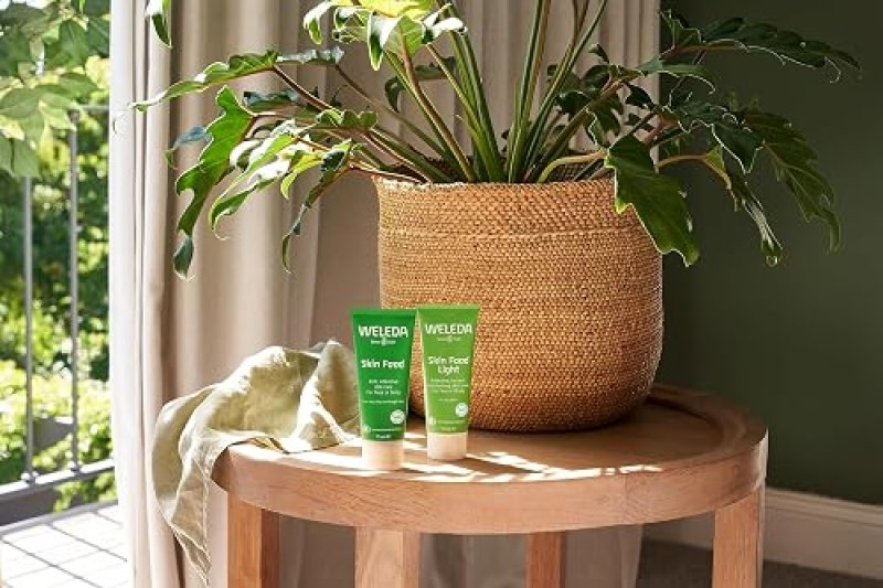 WELEDA SKIN FOOD LIGHT NOURISHING BODY CREAM 1 FL OZ HYDRATING MOISTURIZER FOR DRY SKIN