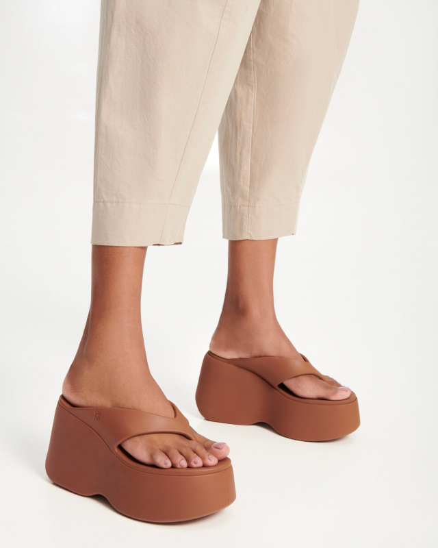 MELISSA FREE THONG WEDGE  BROWN