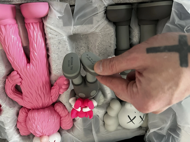 KAWS FAMILY GREY PINK COMPANION VINYL FIGURE SET