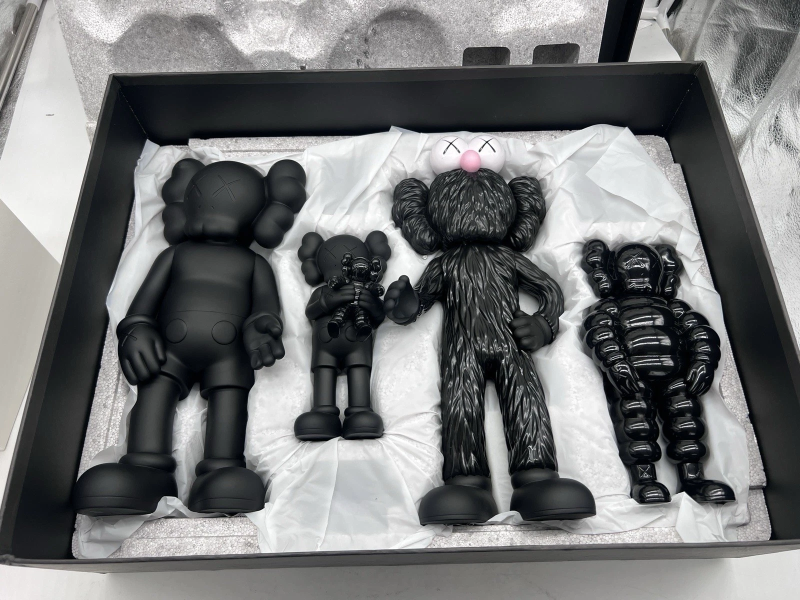 KAWS FAMILY VINYL FIGURES BLACK KAWSONE BRIAN X