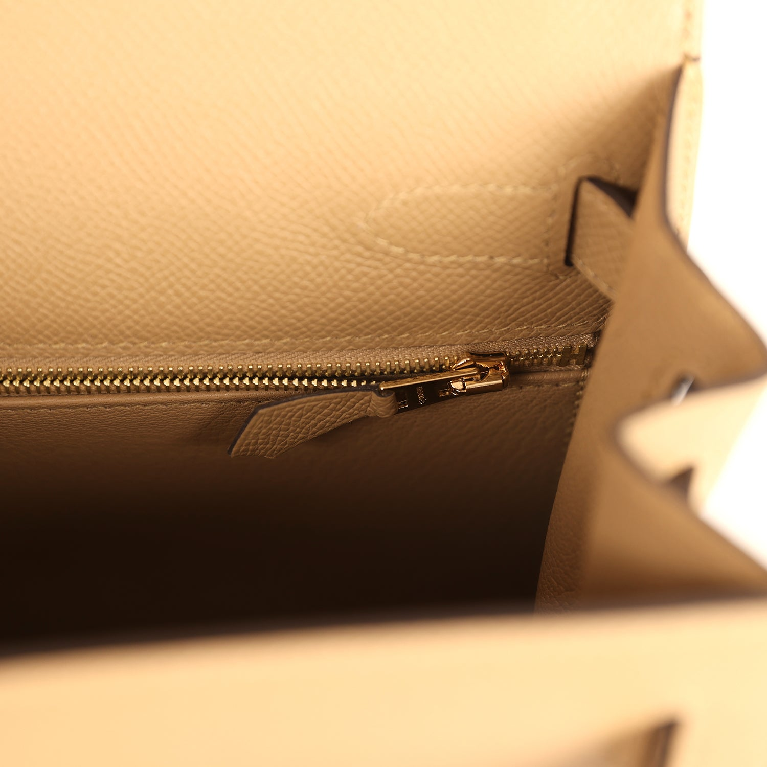 HERMèS KELLY SELLIER 28 POUSSIERE EPSOM PERMABRASS HARDWARE