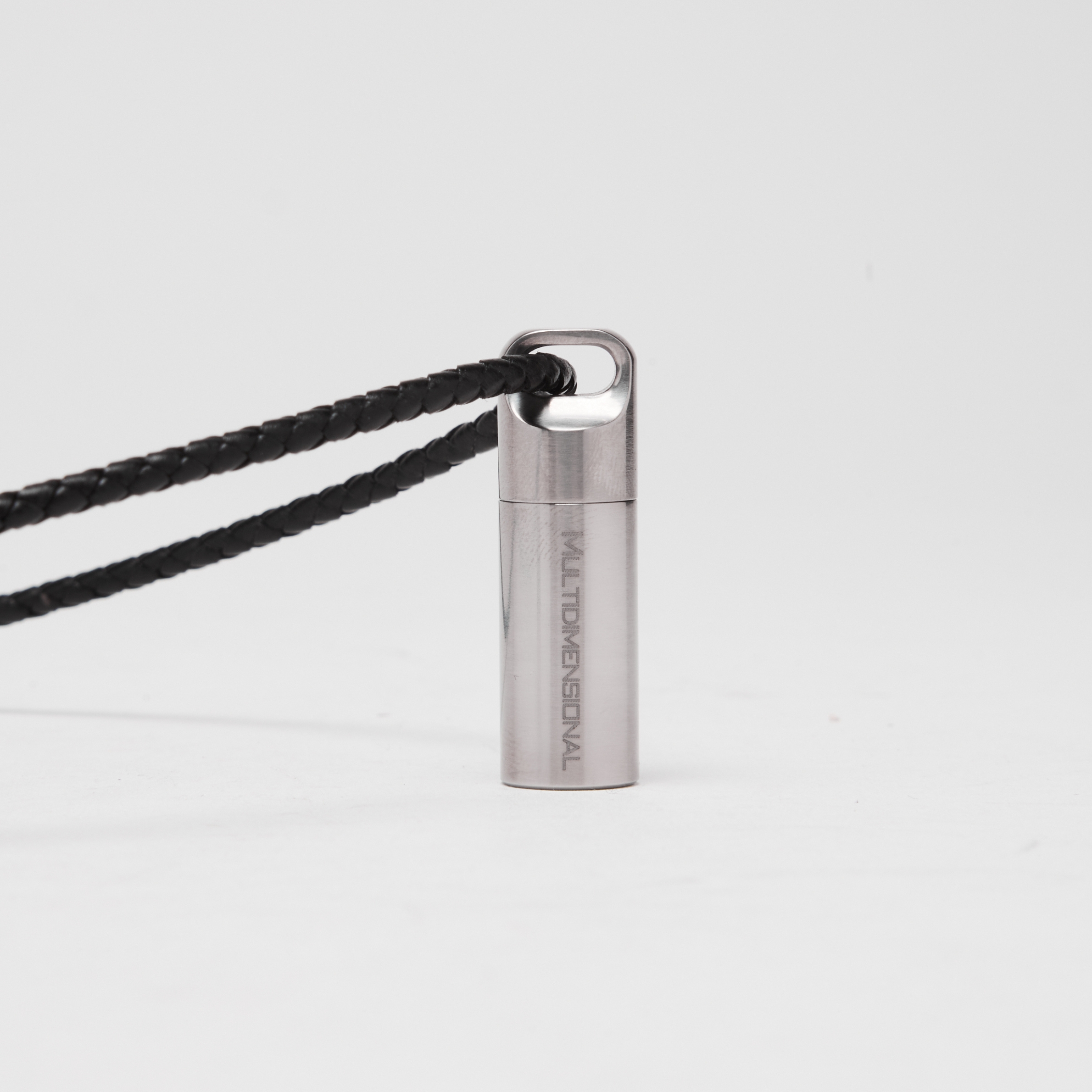 LEELA QUANTUM TECH MULTIDIMENSIONAL PROTECTION CAPSULE PETITE TITANIUM SINGLE CAPSULE