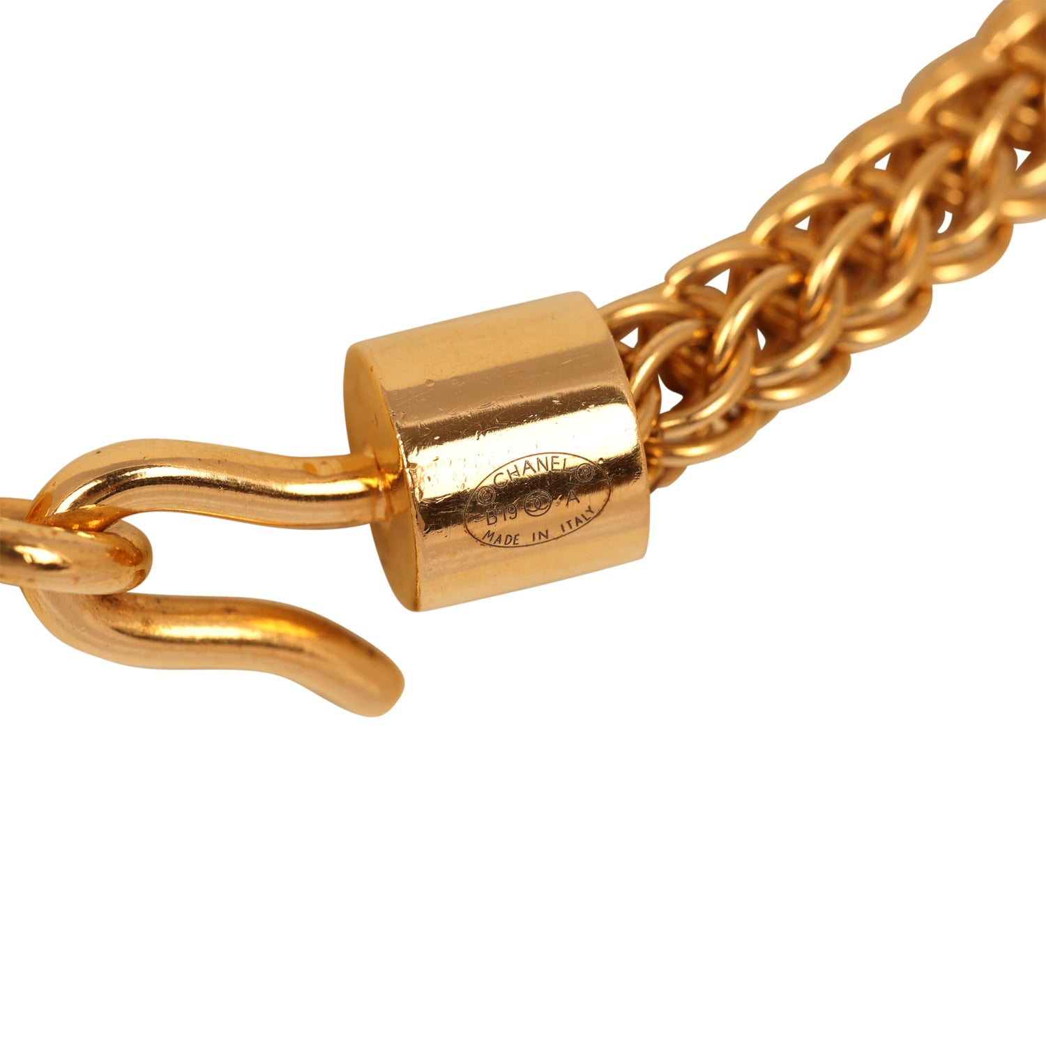 CHANEL LARGE "ALONG THE NILE" SHORT CC NECKLACE BLACK, RESIN GOLD