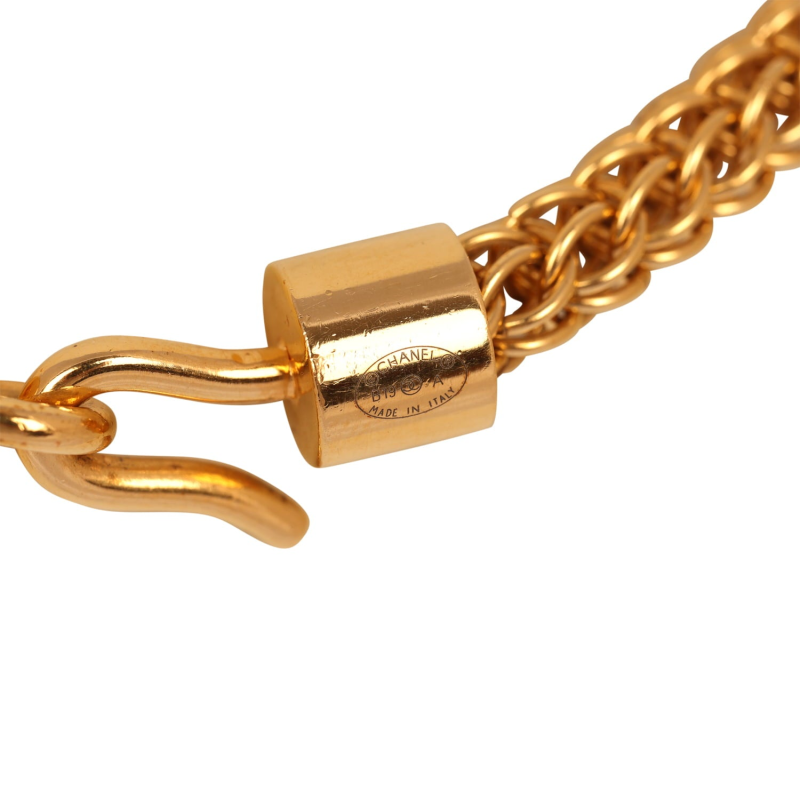 CHANEL LARGE "ALONG THE NILE" SHORT CC NECKLACE BLACK, RESIN GOLD