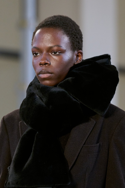 GABRIELA HEARTS MACCABEE SCARF IN BLACK RECYCLED FUR  BLACK