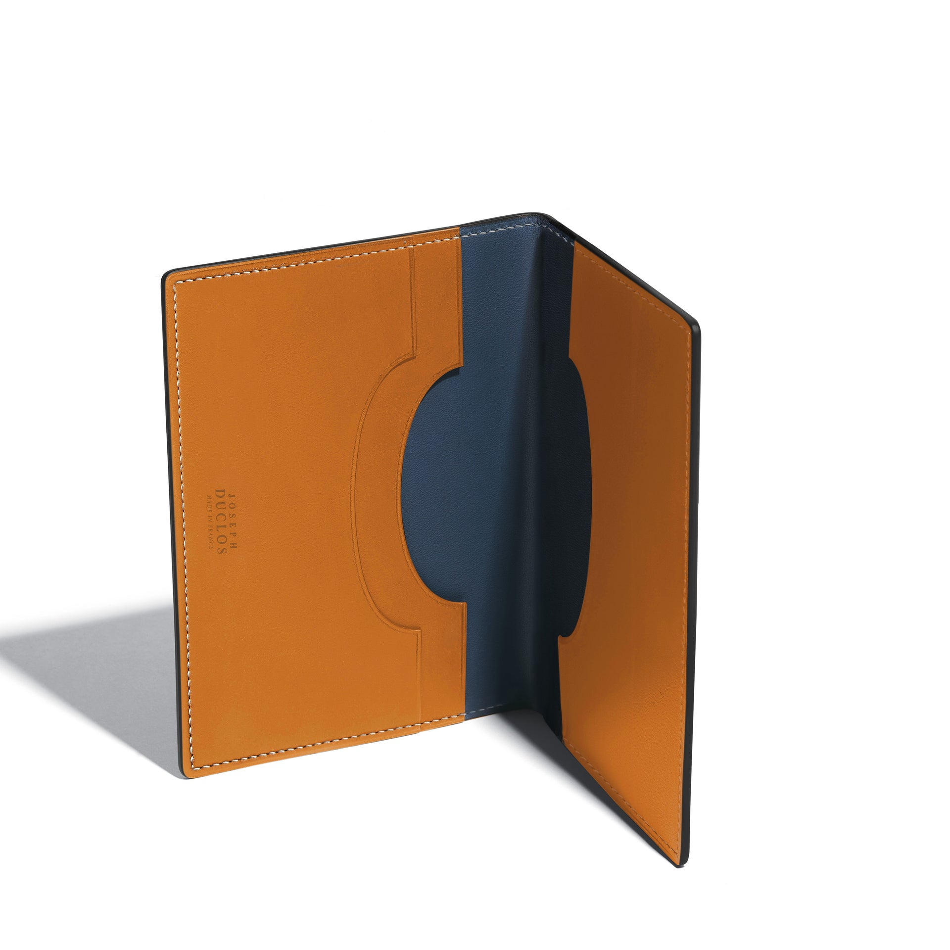 JOSEPH DUCLOS LECTOURE PASSPORT HOLDER IN CHâTAIGNIER HéRITAGE LEATHER