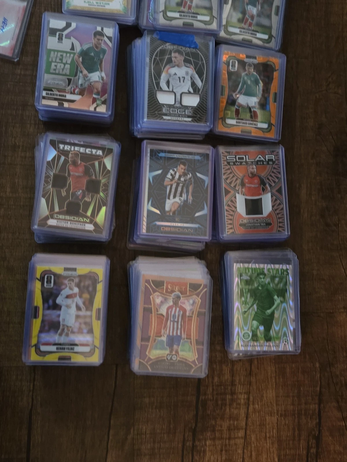 TOPPS 400+ SOCCER CARD LOT AUTO, NUMBERED, SSP, REFRACTOR AND MORE.