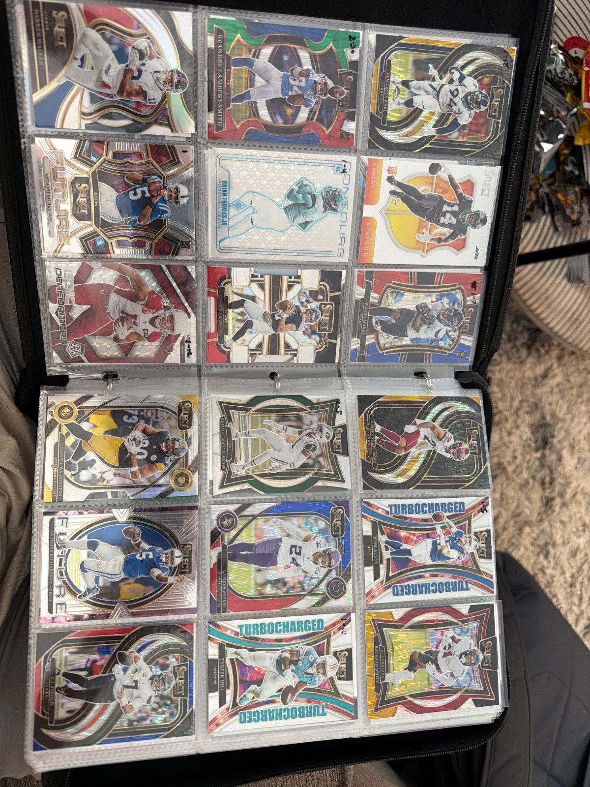 TOPPS LOT OF 575 FOOTBALL CARDS(500)INSERTS, PARALLELS, PATCHES,NUMBERED,AND AUTOS
