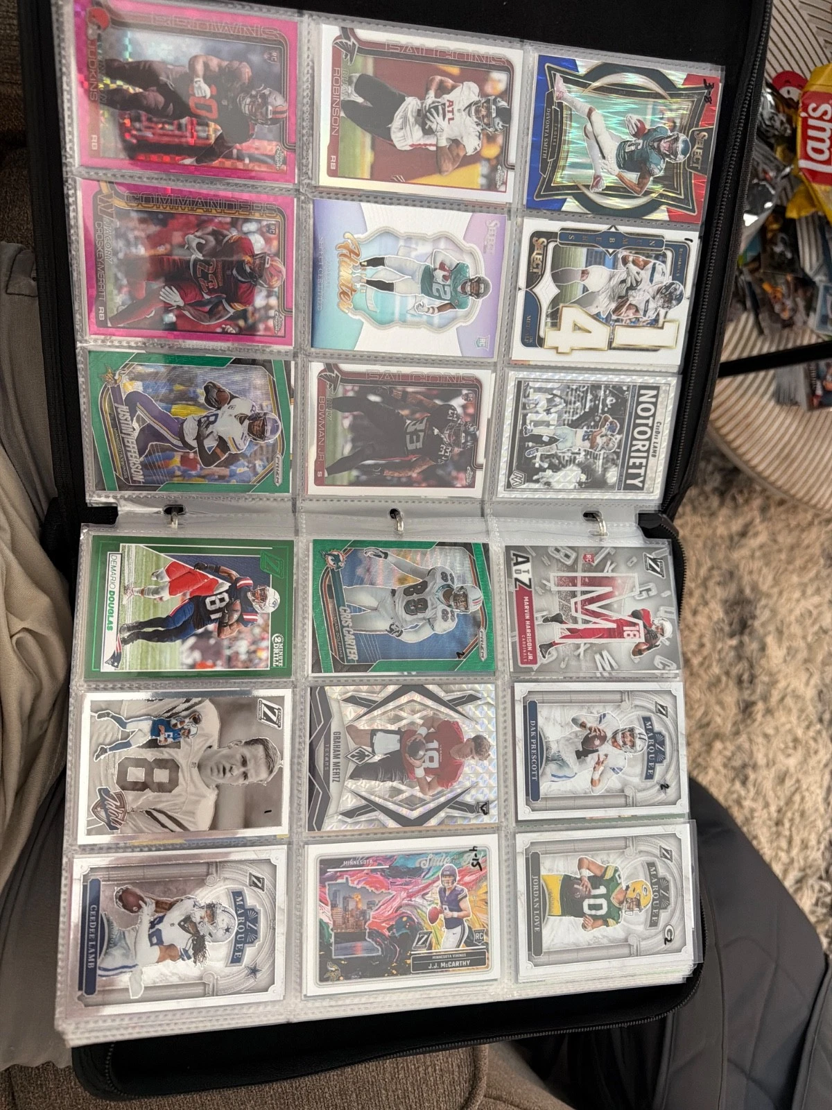 TOPPS LOT OF 575 FOOTBALL CARDS(500)INSERTS, PARALLELS, PATCHES,NUMBERED,AND AUTOS