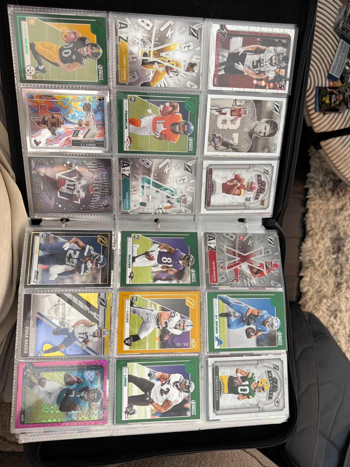 TOPPS LOT OF 575 FOOTBALL CARDS(500)INSERTS, PARALLELS, PATCHES,NUMBERED,AND AUTOS