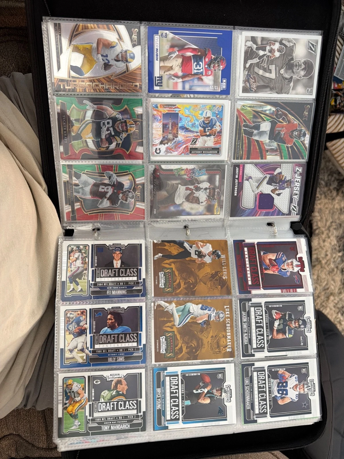TOPPS LOT OF 575 FOOTBALL CARDS(500)INSERTS, PARALLELS, PATCHES,NUMBERED,AND AUTOS