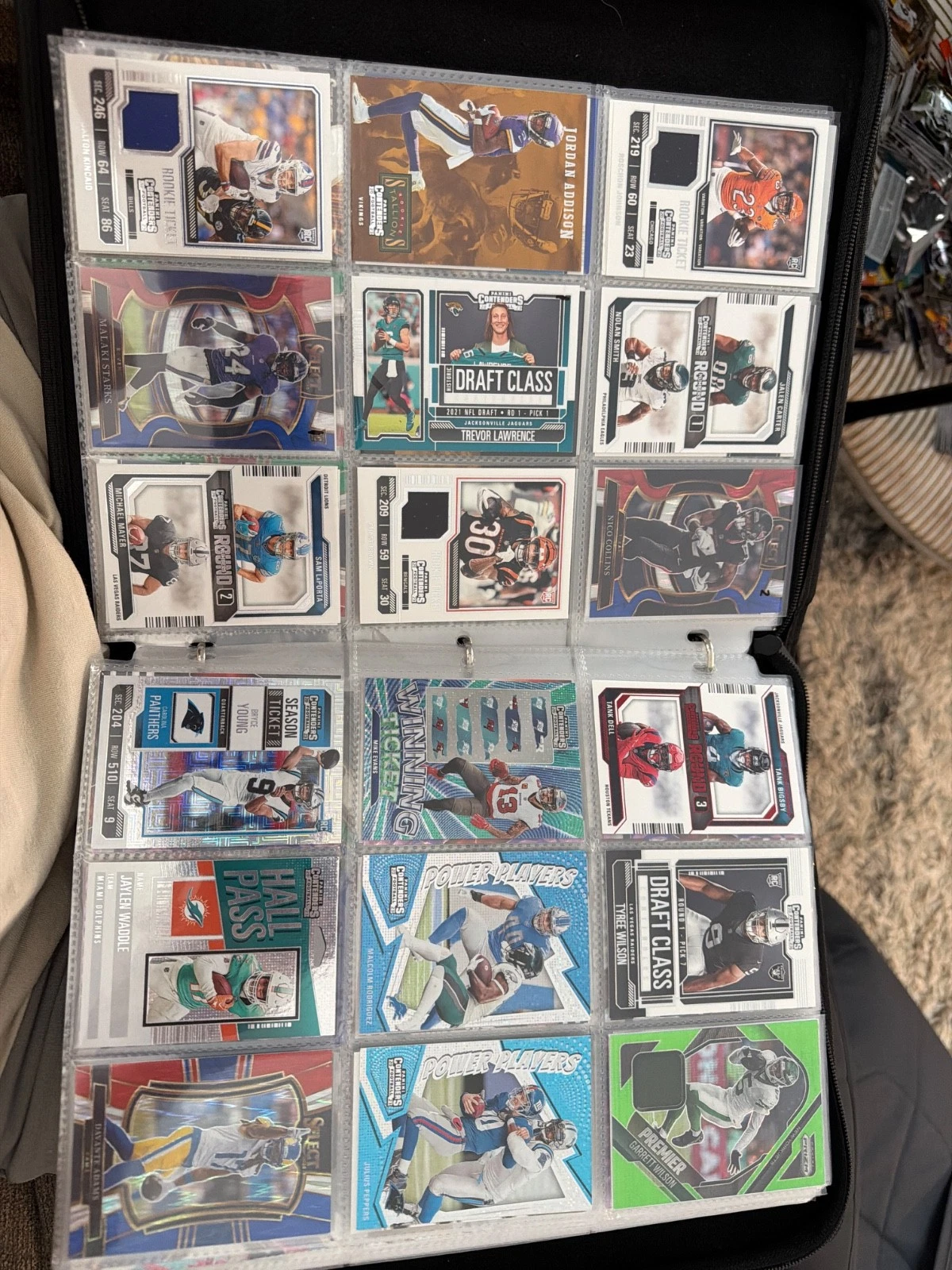 TOPPS LOT OF 575 FOOTBALL CARDS(500)INSERTS, PARALLELS, PATCHES,NUMBERED,AND AUTOS