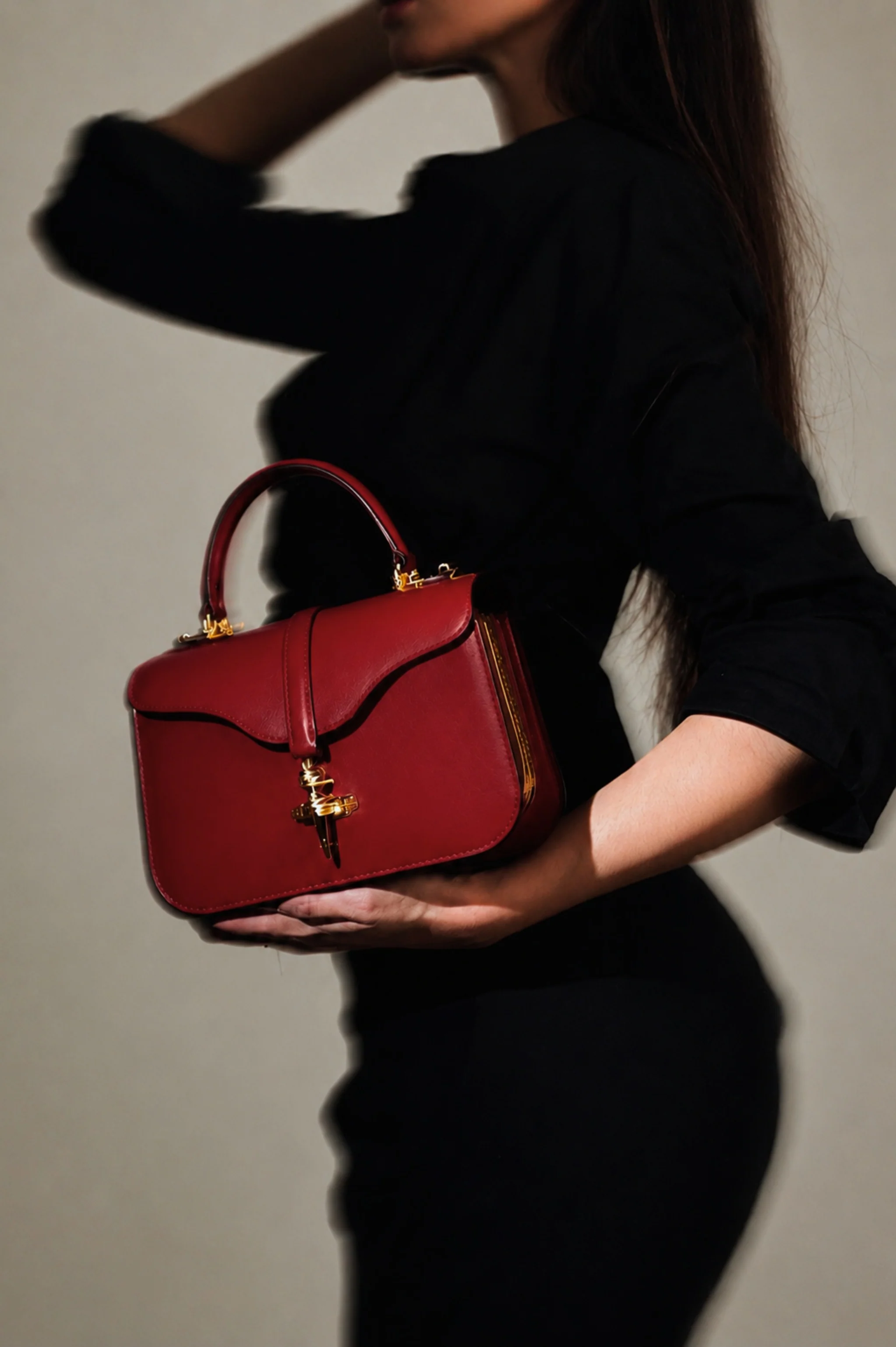 JOSEPH DUCLOS DIANE L20 IN HARMONIE LEATHER ACAJOU MATERIAL: GOLD-PLATED BRASS