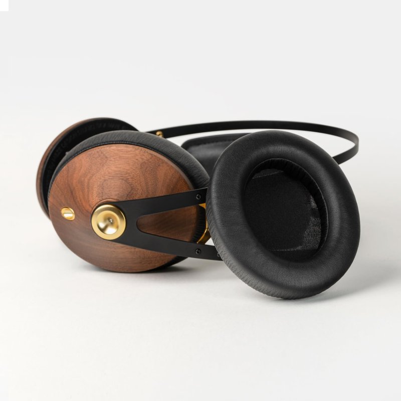 MEZE AUDIO REPLACEMENT EARPADS FOR 99 CLASSICS NEO SOFT PU LEATHER, MEMORY FOAM, MEDIUM SIZE