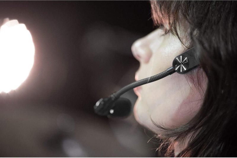 SHURE SM35 PERFORMANCE HEADSET CONDENSER MICROPHONE WITH XLR CONNECTOR FOR LIVE SOUND