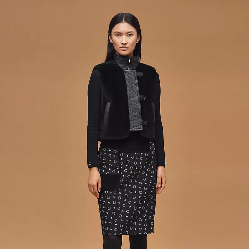 HERMES SLEEVELESS SHORT VEST NOIR