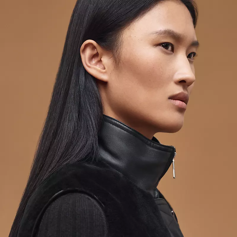 HERMES SLEEVELESS SHORT VEST NOIR