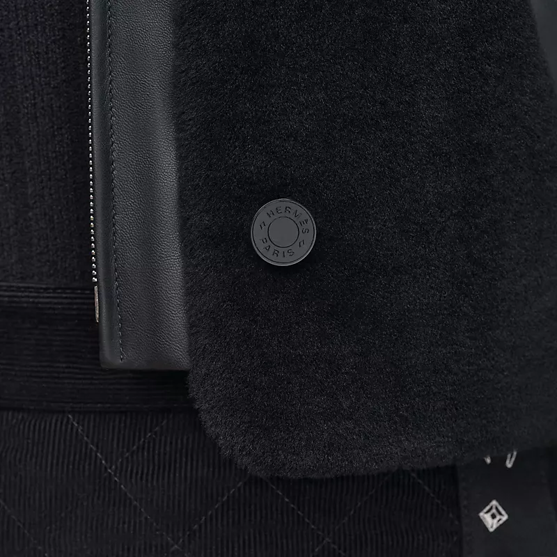 HERMES SLEEVELESS SHORT VEST NOIR