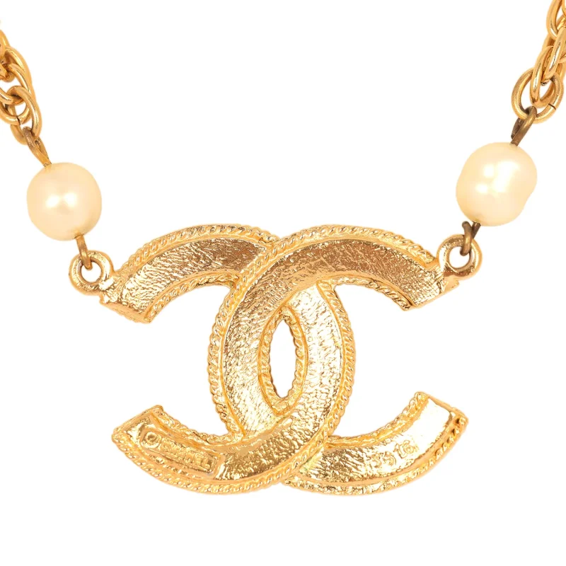CHANEL CC SHORT NECKLACE GOLD PLATED HARDWARE