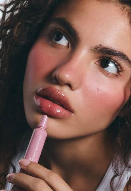 RHODE  PEPTIDE LIP TINT NOURISHING GLAZE COLOR: PRETZEL - SHIMMERY WARM MAUVE + CARAMEL-GLAZED PRETZEL SCENT